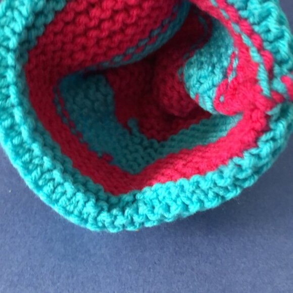 NWOT Vintage Hand-Knitted Made-in-Canada Teal & Red Beanie with Pom Pom - Picture 3 of 3